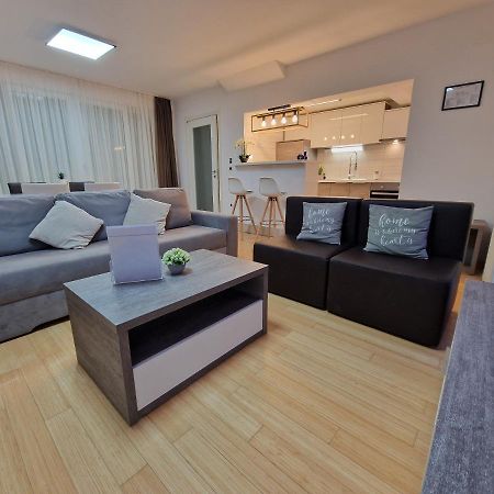 Residence-Apartment-Giuliano-Punta Skala, ペトルチャネ エクステリア 写真