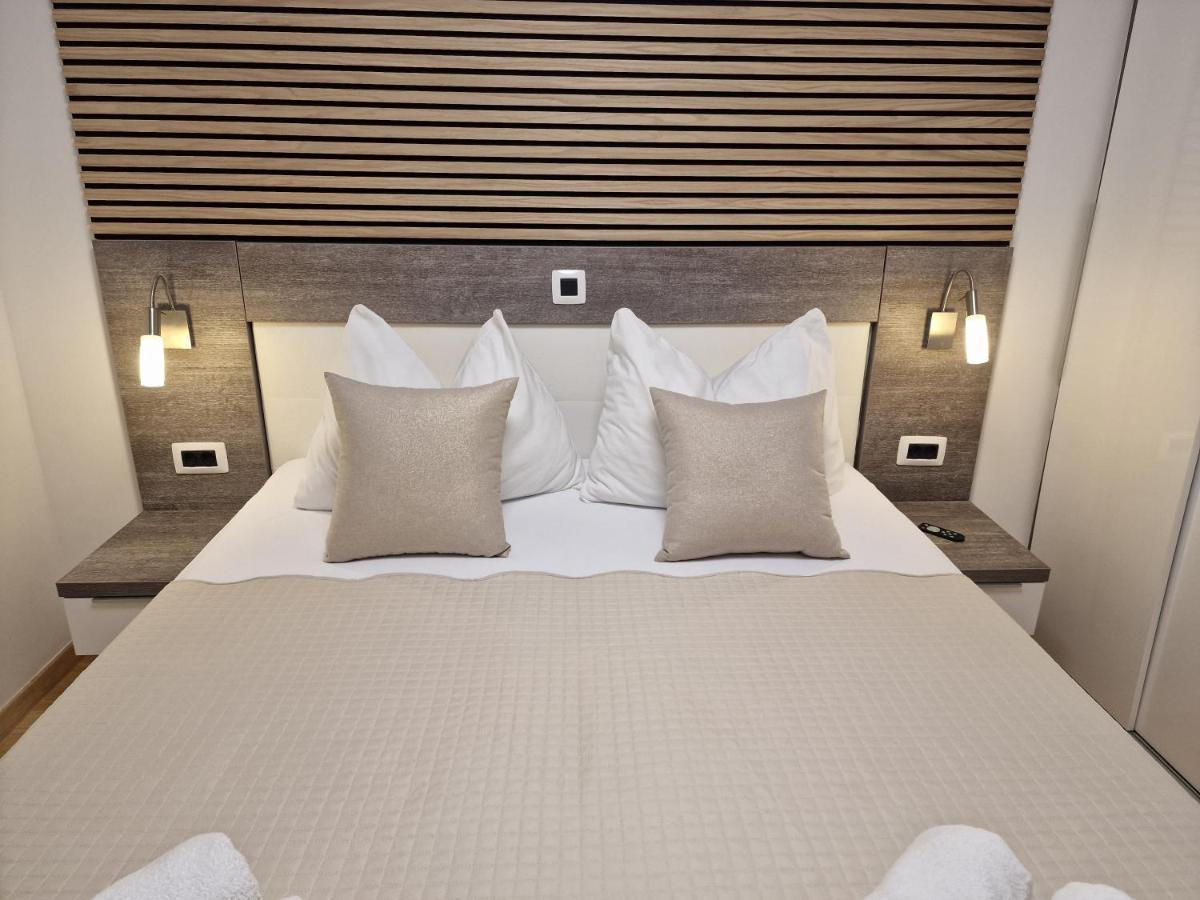 Residence-Apartment-Giuliano-Punta Skala, ペトルチャネ エクステリア 写真