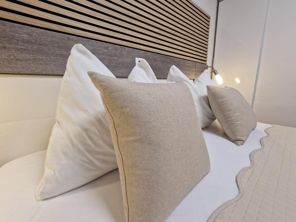 Residence-Apartment-Giuliano-Punta Skala, ペトルチャネ エクステリア 写真