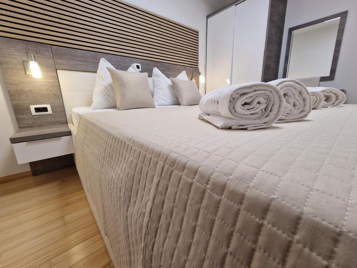 Residence-Apartment-Giuliano-Punta Skala, ペトルチャネ エクステリア 写真