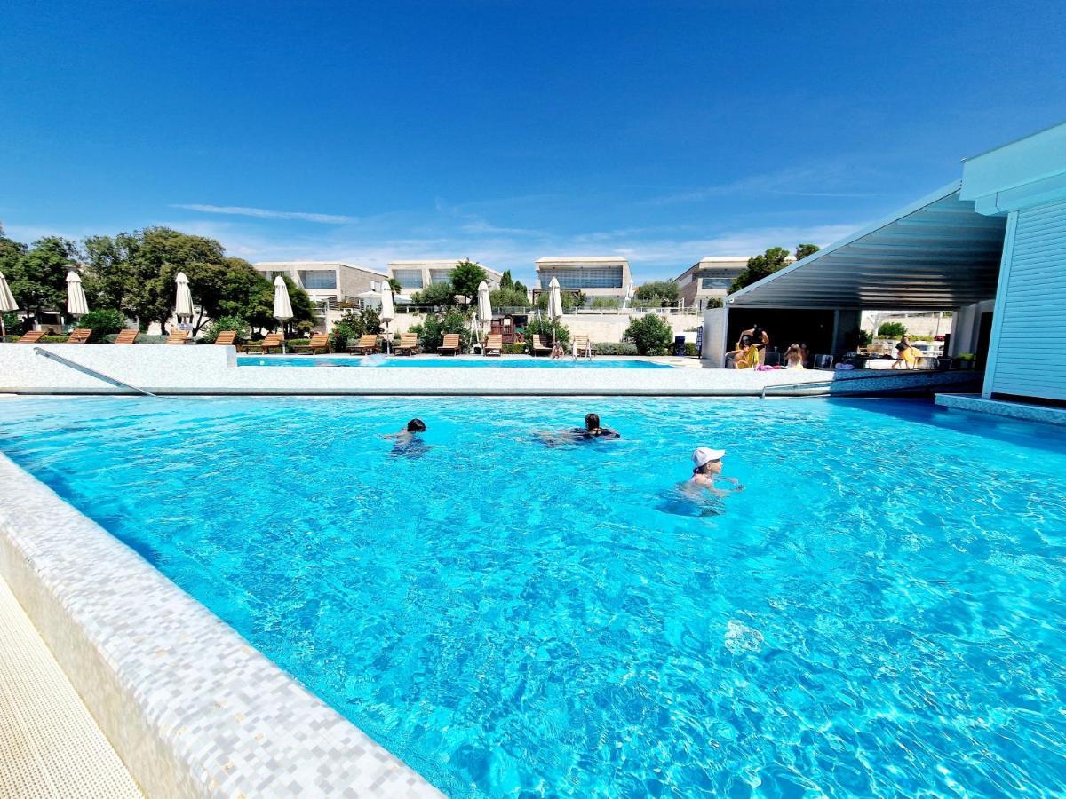 Residence-Apartment-Giuliano-Punta Skala, ペトルチャネ エクステリア 写真