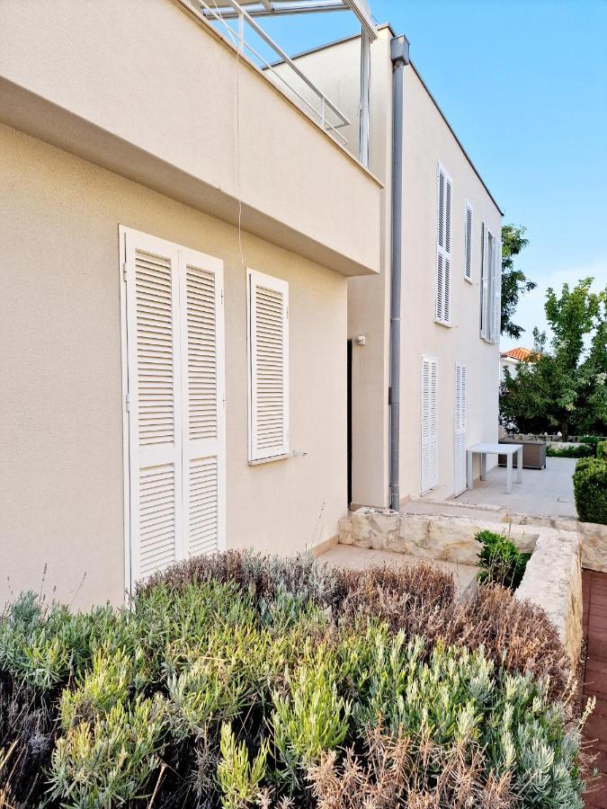 Residence-Apartment-Giuliano-Punta Skala, ペトルチャネ エクステリア 写真