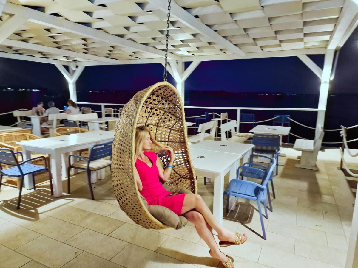 Residence-Apartment-Giuliano-Punta Skala, ペトルチャネ エクステリア 写真