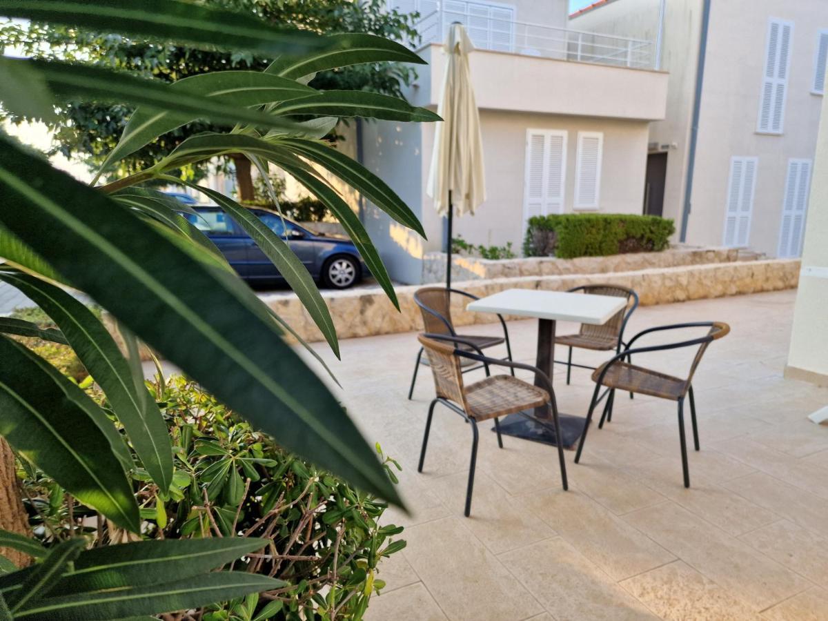 Residence-Apartment-Giuliano-Punta Skala, ペトルチャネ エクステリア 写真