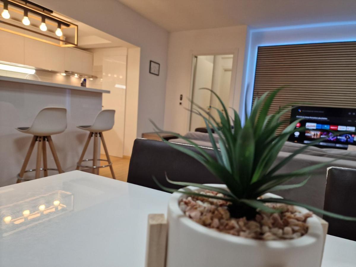 Residence-Apartment-Giuliano-Punta Skala, ペトルチャネ エクステリア 写真