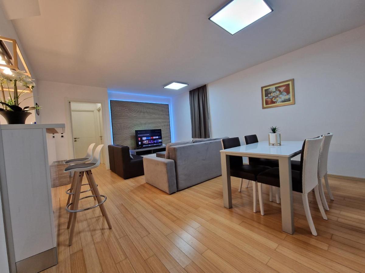 Residence-Apartment-Giuliano-Punta Skala, ペトルチャネ エクステリア 写真