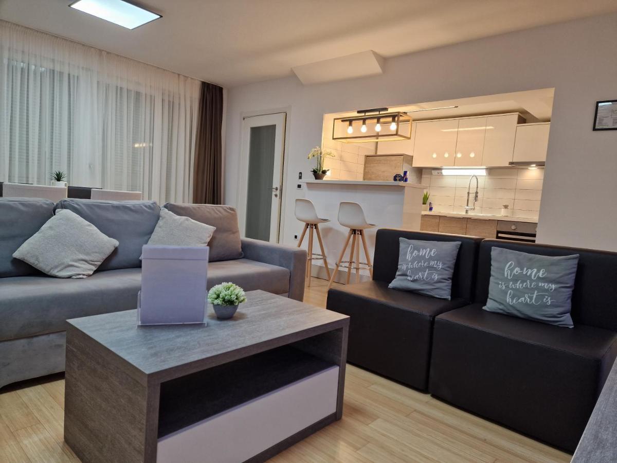 Residence-Apartment-Giuliano-Punta Skala, ペトルチャネ エクステリア 写真