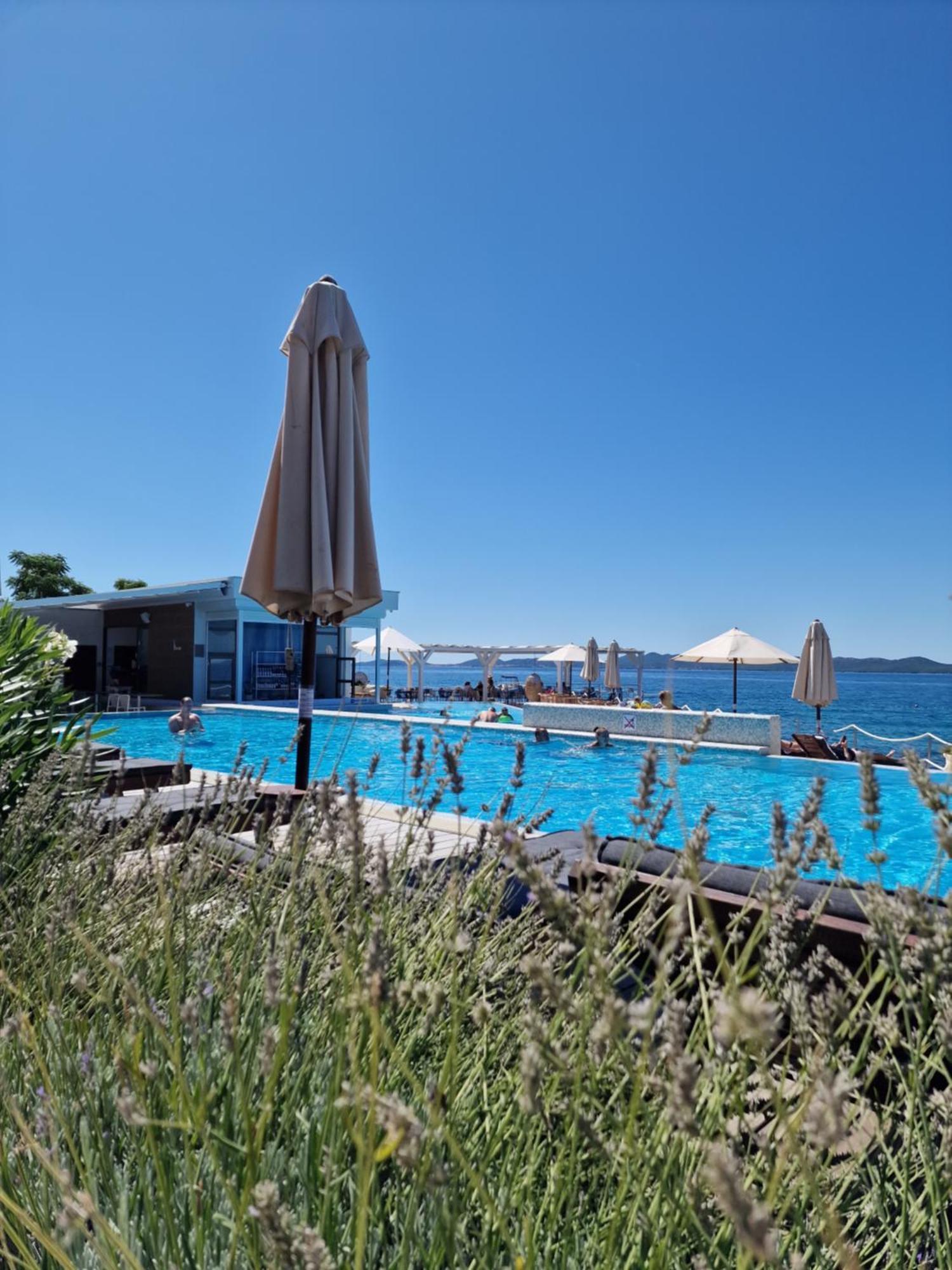 Residence-Apartment-Giuliano-Punta Skala, ペトルチャネ エクステリア 写真